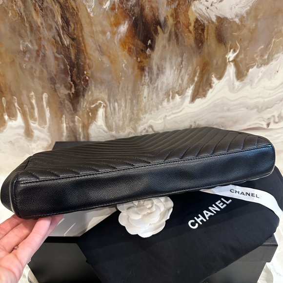 Chanel Large Black Chevron Quilted Caviar Turn Lock CC Oversize Clutch Bag - Picture 10 of 16